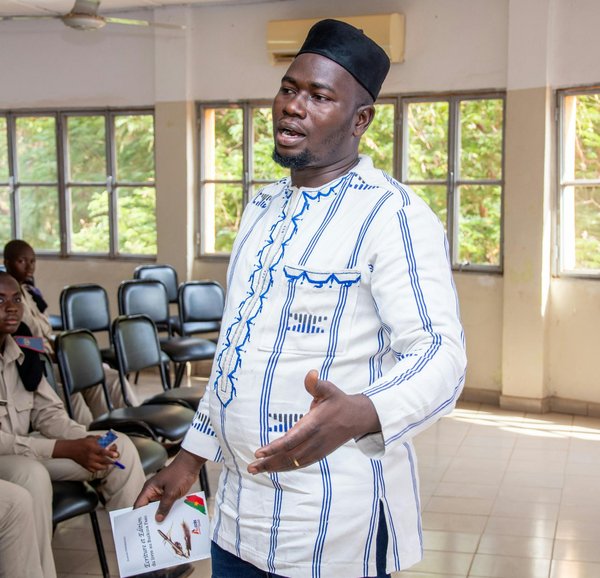 Adapting uk business management strategies for upcoming economic hurdles: innovative approaches for the future